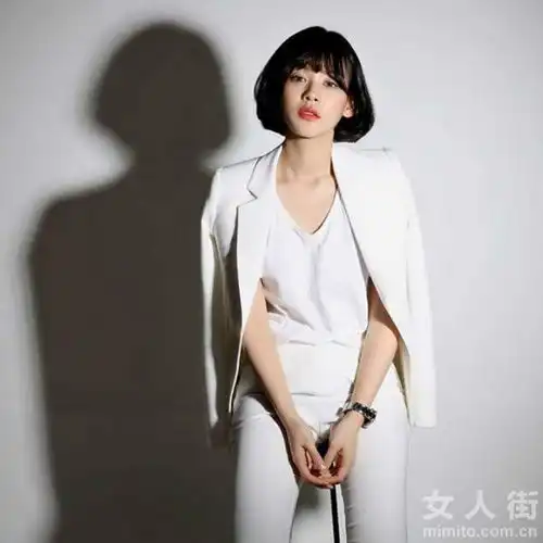 干练中性魅力,穿西装的女人最迷人
