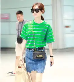 王丽坤气质真好,绿色t恤牛仔短裙清新又减龄,34岁素颜美回20
