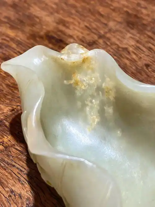 用之美白如截肪黄侔蒸栗质地佳且雕琢精致的和田美玉
