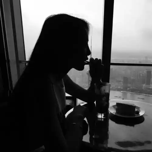 太廉价的糖,终归没有那么甜
