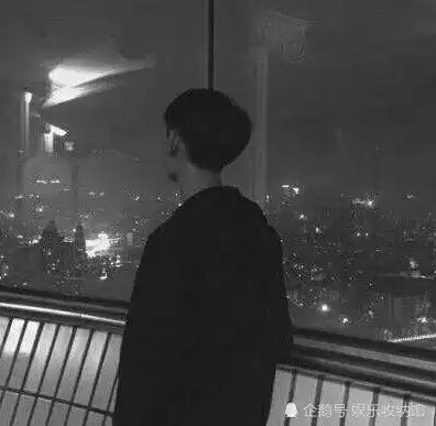 分手后男生都会想些什么听到学长的回答,果然是个痴情的人
