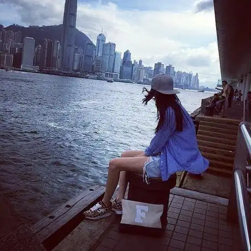 分手多年后去找前女友的男人,无外乎就是有这两种想法
