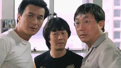 许冠杰为小儿子庆生,45岁许怀欣抗癌成功精神足,三代同堂太温馨
