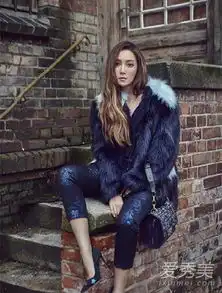 郑秀妍教你用暗色系打造冬日酷帅魅惑风
