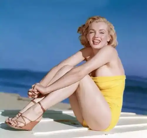 全世界最性感的女人玛丽莲梦露19岁绝美写真
