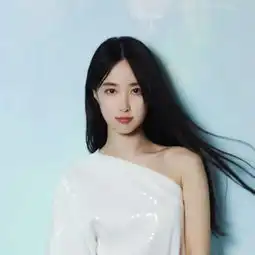 比模特还漂亮的女摄影师专访王馨艺
