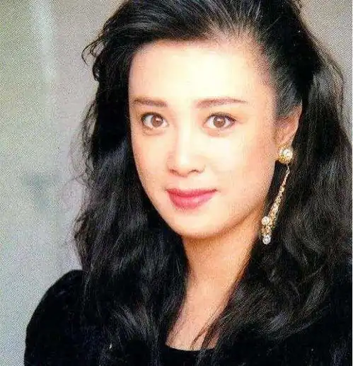 同为最美妲己,54岁温碧霞冻龄似少女,56岁傅艺伟沧桑认不出
