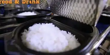 一口气做出12只同款雪糕,强迫症都被食物加工流水线治好了
