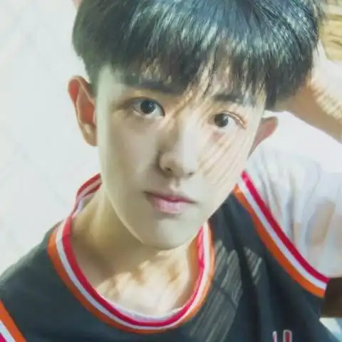 适合快手男头像高清照片帅气480x480男图片
