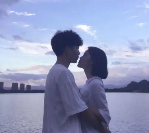 女生亲吻时,喜欢咬你的3个原因,网友甜到爆表

