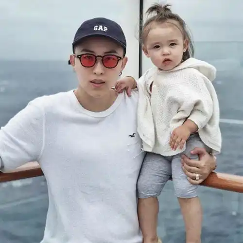 女ceo砸50万海外买精,生下五国混血女儿,如今她过得怎么样
