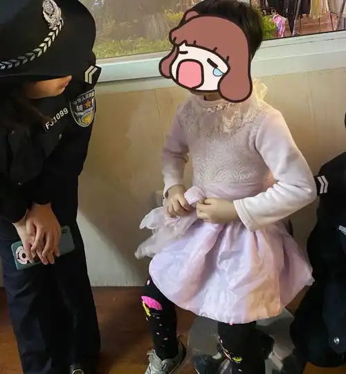 金城江老人小孩走失,警察暖心相助
