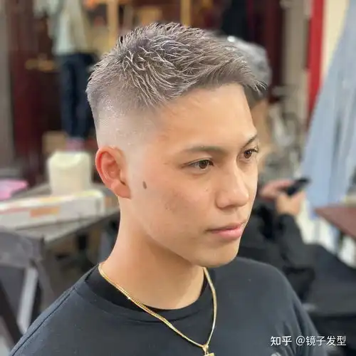 男人过了30岁别总剪锅盖头了,看看这5种,时尚有型真帅气
