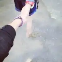 老人牵手恩爱背影图片微信头像图片大全
