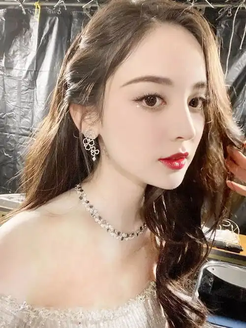 茶系酒系砂糖系...现在长相风格都用食物来划分了
