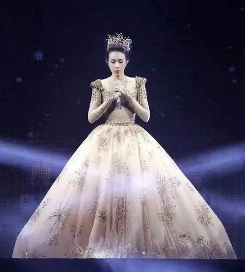 价值3000万一双腿的莫文蔚,千帆过尽,她依然性感
