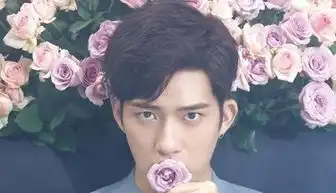 井柏然晒照庆生,手指比三喻三十而立,网友哥哥依然好帅
