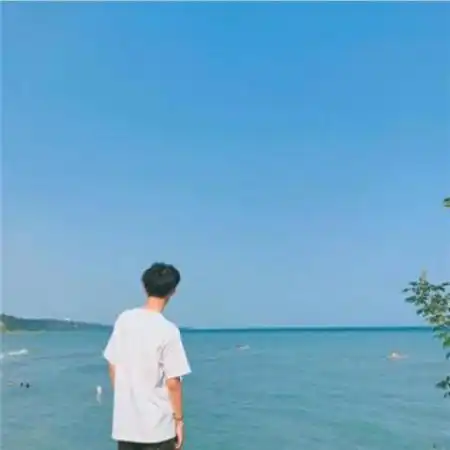 唯美有意境一男一女情侣头像阳光很懒你很好看
