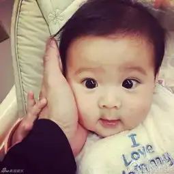 贾静雯女儿萌出新高度
