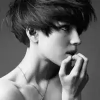 短发女生头像拿花遮脸微信头像图片大全
