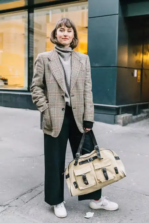 高领毛衣怎么穿才时髦
