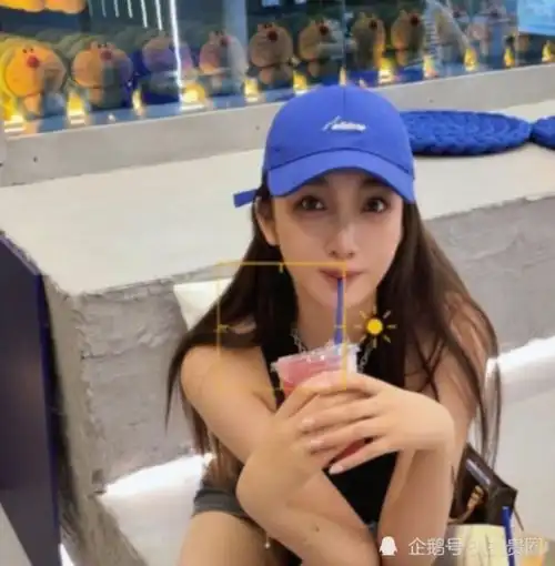 都美竹爆红后过河拆桥姐姐李恩频繁被其粉丝网暴后无奈发文
