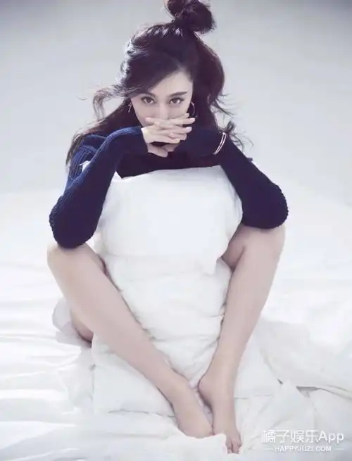 瘦身之后的范冰冰就是任性露着内裤边就登上了杂志
