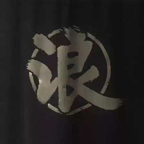 壁纸人到了一定年龄,都是带着点心事带着点难言的痛笑嘻嘻的生活下去
