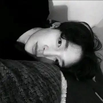 黑白男生冷酷帅气头像
