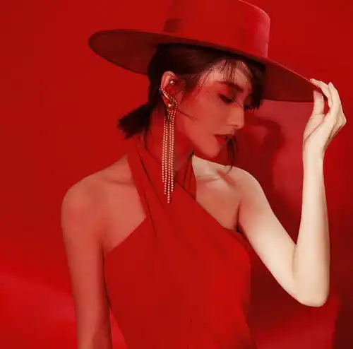 这是什么仙女佟丽娅登杂志风情万种,难怪敢称老娘天下最美
