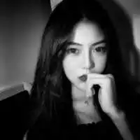 冷酷气质女生黑白头像
