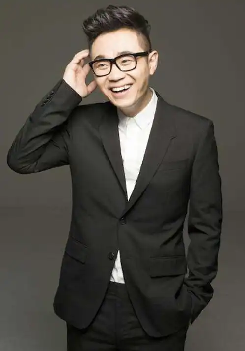 曾遭受过质疑,也陷入过低谷,40岁的柳岩凭什么再次受欢迎
