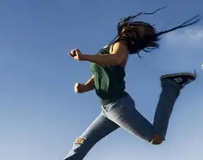 这些星座的女生性格开朗很受人喜欢
