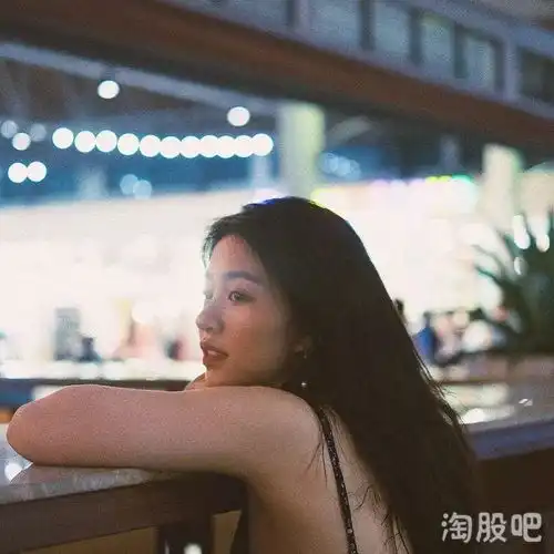 95后越南清纯美女爆红日本甜美笑容吸粉100万,笑起来治愈全世界
