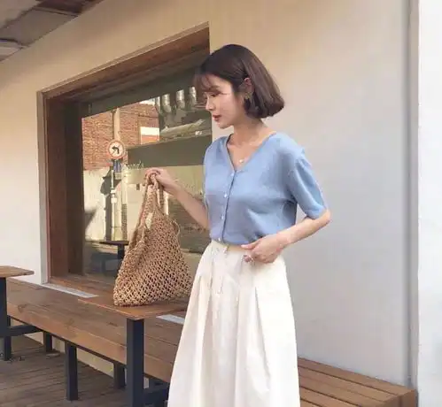 韩系穿搭温柔简单又干净清爽,不需繁杂的设计,自带清新自然风
