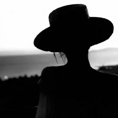 高清霸气女头像黑白图片超拽高雅社会女生头像图片
