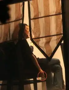 赵薇刘亦菲马伊琍那英抽烟女星当众吸烟照曝光
