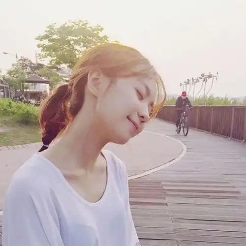 夜深人静时,跟自己,说一声对不起
