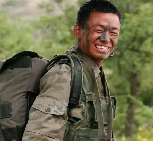 百亿影帝王宝强衣锦还乡,村口几个猩红大字,心想这不是招黑么
