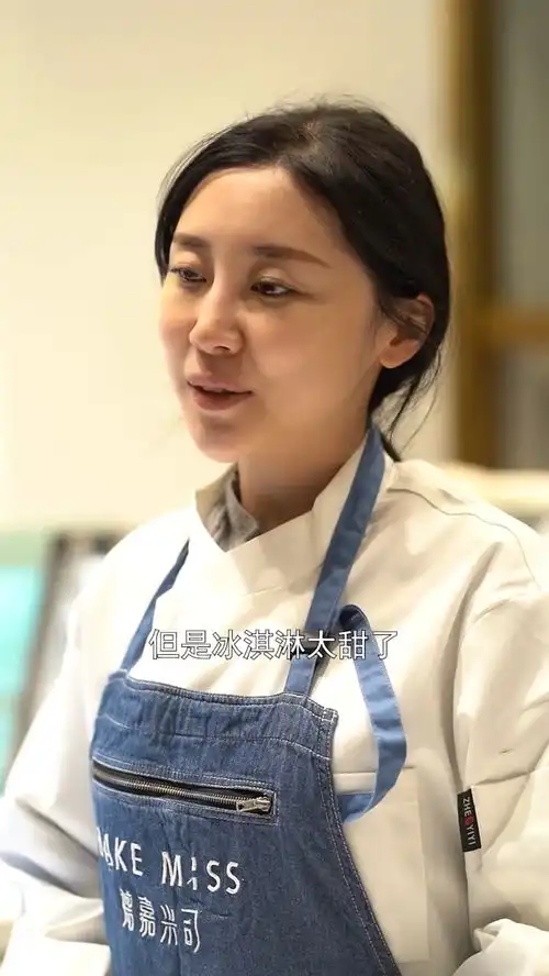 我不羡慕街边亲吻的情侣,我羡慕在路上牵着手的白发老人
