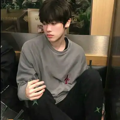 2023最新干净实诚男生头像
