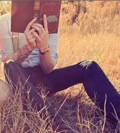 配这个图的情侣头像求
