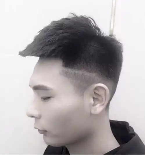 12款男生雕刻发型,让你帅得与众不同
