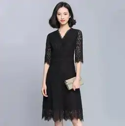 成熟魅力,知性蕾丝裙展现大气美
