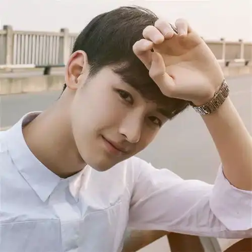 你逆光而来,配得上这世间所有美好
