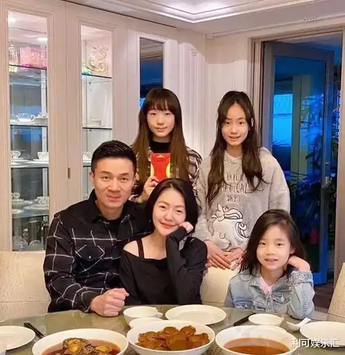 小s女儿许曦文接下国际品牌代言,网友调侃她真是妈妈的摇钱树
