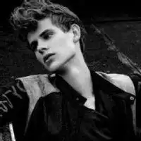 出去溜达去,快闷发霉了
