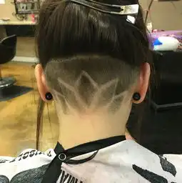 红爆女生圈的undercut发型来了,酷到没朋友堆糖,美好生活研究所
