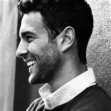 胡子沧桑大叔大图片微信头像图片大全
