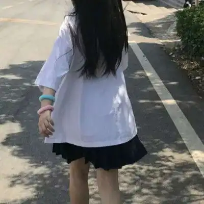 迪士尼公主不露脸女生头像文案
